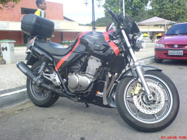 A minha CB500. Uma moto que deixou saudades.